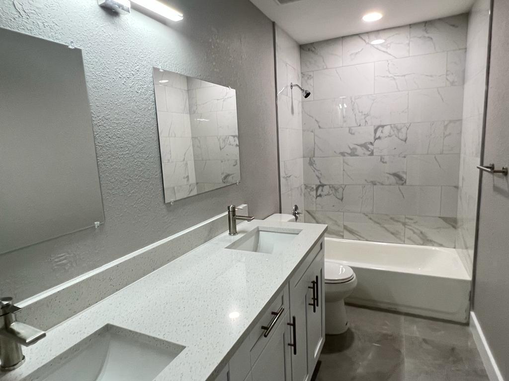 Building Photo - 125 Barcelona Dr