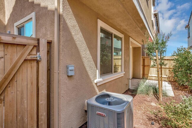 Primary Photo - 10466 Oboe Way