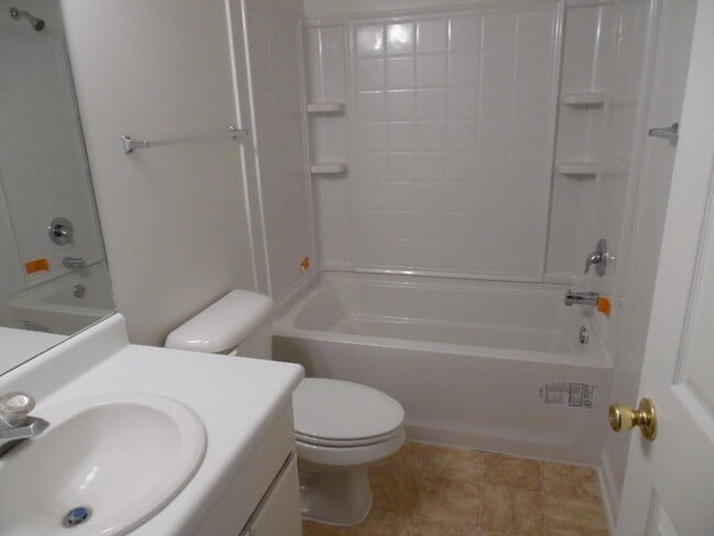 Building Photo - 910 Brett Dr