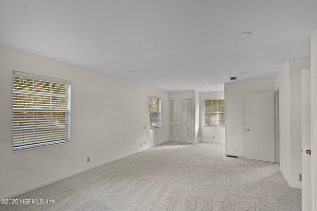 Building Photo - 1922 Holly Oaks Ravine Dr