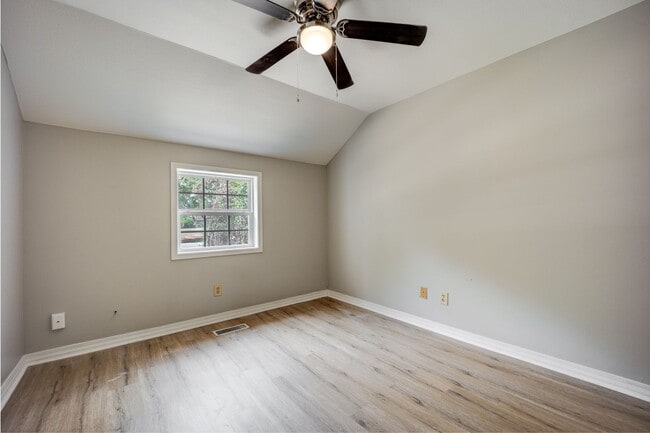 Building Photo - 622 N 30th St