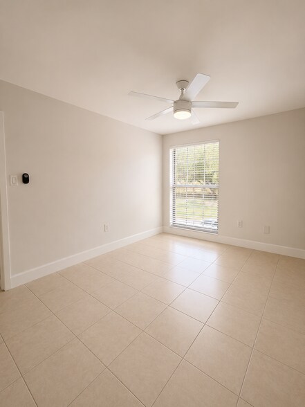 Building Photo - 7160 Fairway Dr