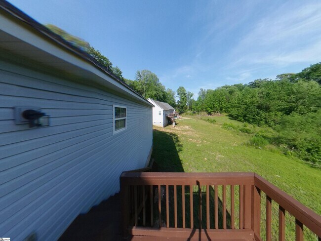 Building Photo - 305 Bonita Dr