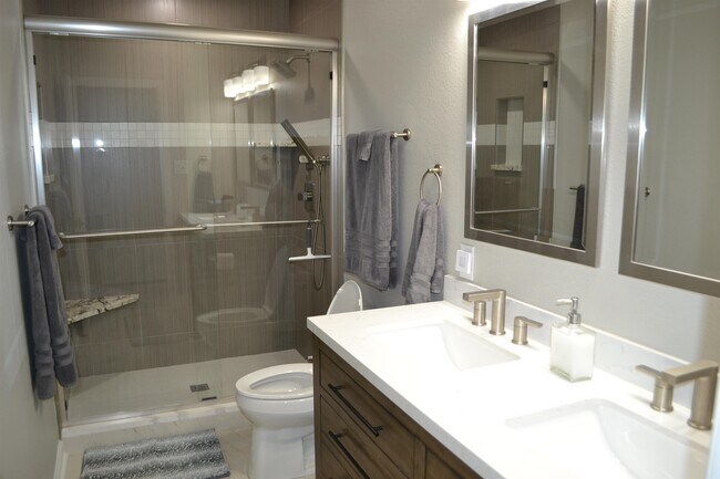 Building Photo - 200 Hamilton Oaks Dr