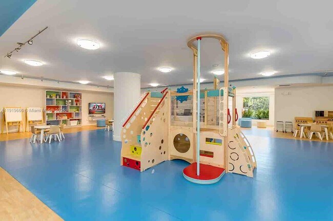 Building Photo - 711 Crandon Blvd