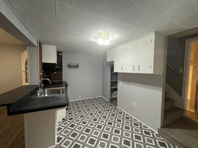 Building Photo - 1077 Main St