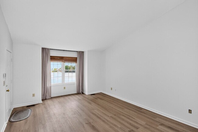 Building Photo - 137 Pepper Ridge Cir