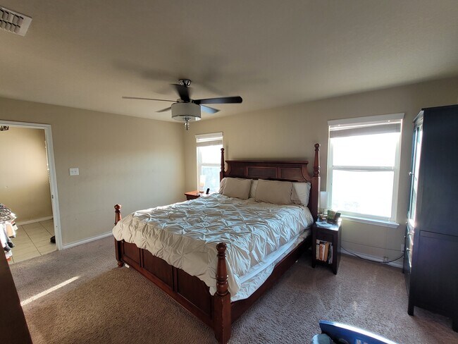 Building Photo - 8745 Ironwood Hill