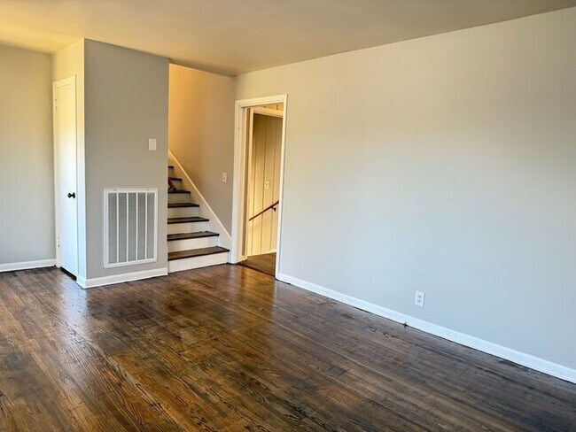 Building Photo - Renovated Multi-Story Brick House in East Nashville - Fenced in Yard