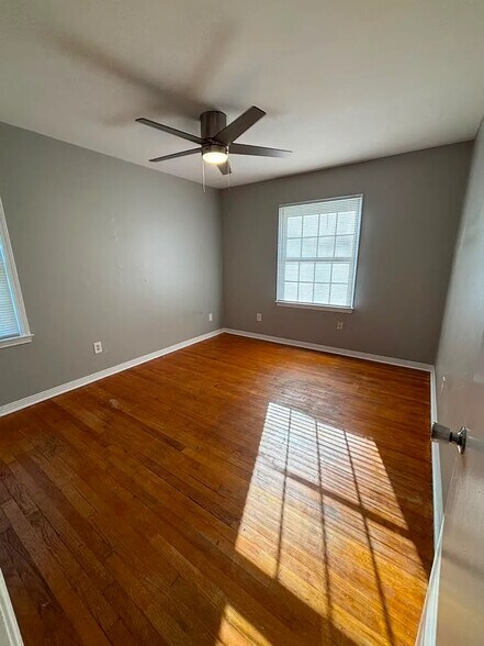 Building Photo - 320 Vanderbilt Dr