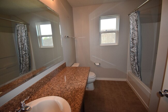 Building Photo - 4 Bed/3.5 Bath, Pool and Waterfront home, ...