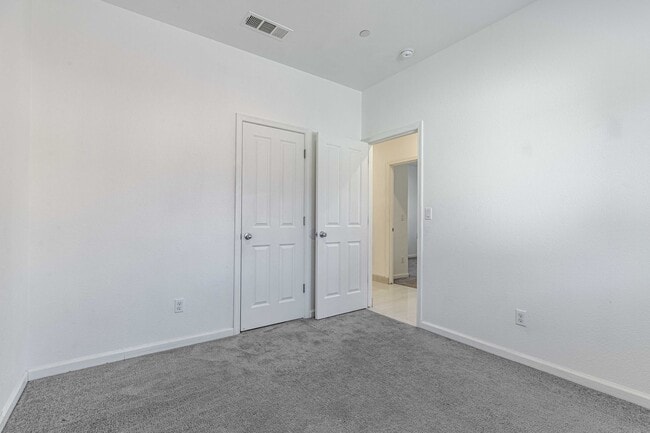 Building Photo - 4 bedroom home for RENT in Manteca with RV...