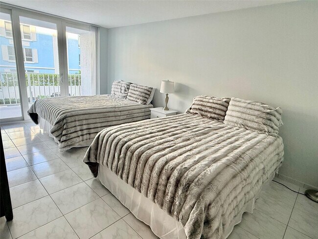 Building Photo - 800 SE 20th Ave