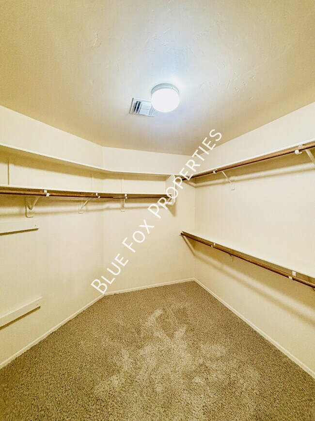 Building Photo - 7910 W Little Eagle Ct