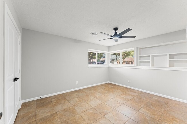 Building Photo - 8231 Garden Parks Dr