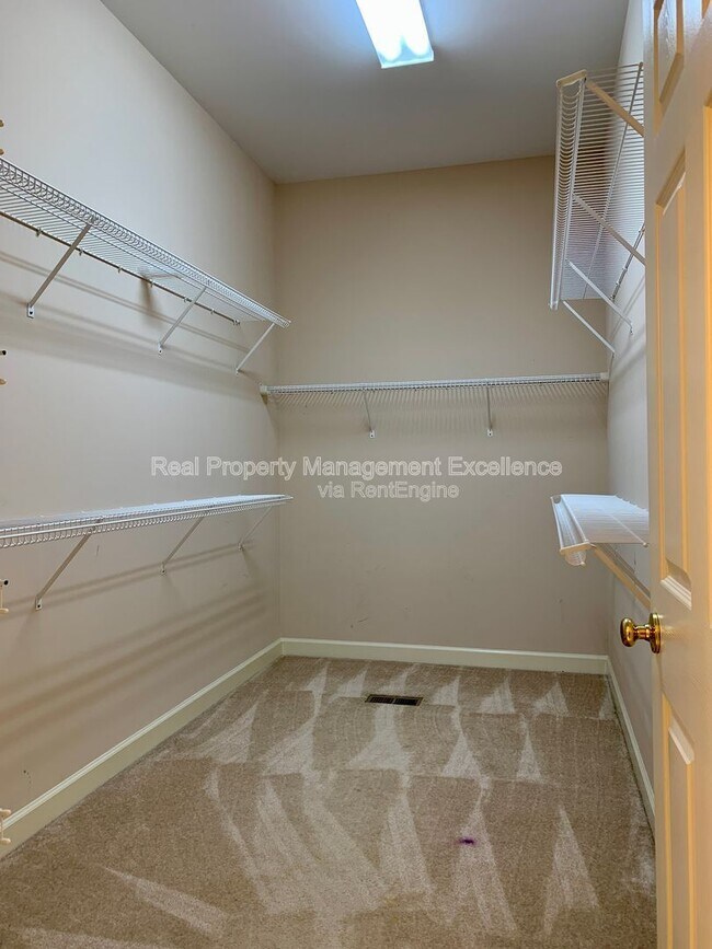 Building Photo - 411 Hogan Woods Cir