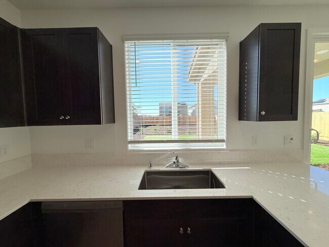 Building Photo - 10370 Bayson Wy