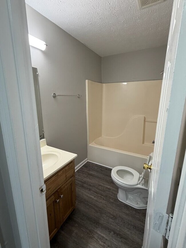 Building Photo - 211 Aqueduct Dr