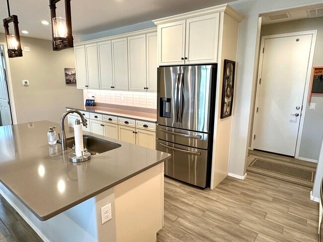 Building Photo - Massive RV Garage plus fantastic floorplan in Casa Vista