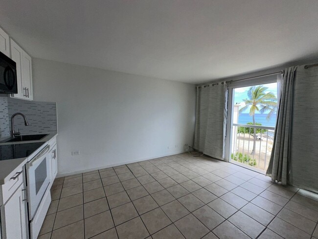 Building Photo - Makaha Surfside One Bedroom A building $16...