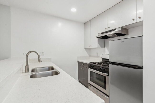 Interior Photo - 1944 Whitley Ave.