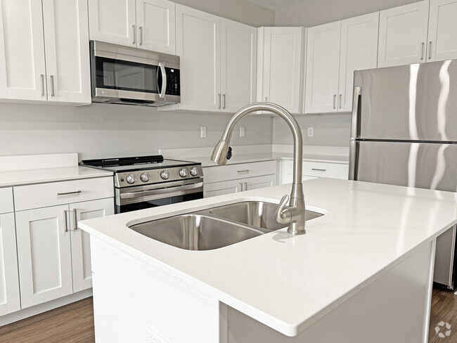Kitchen w/Stainless Steel Appliances - Iron Trail Apartments & Townhomes