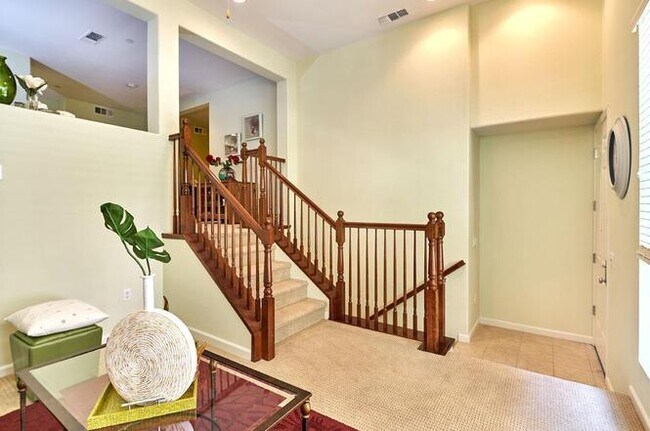 Building Photo - 1784 Snell Pl