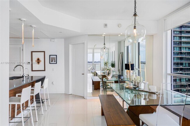 Building Photo - 601 NE 27th St