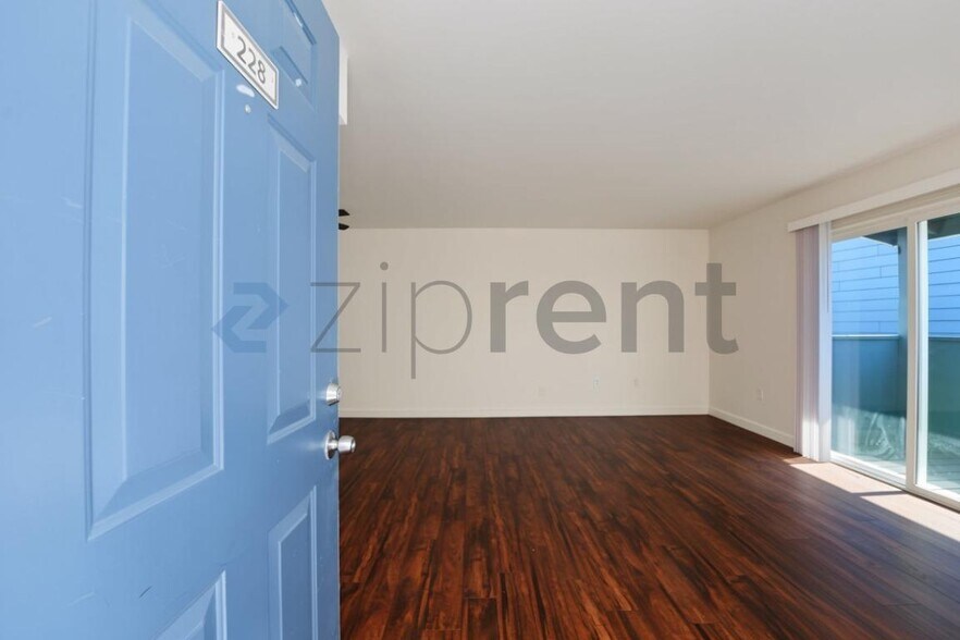 Building Photo - Unit B228
