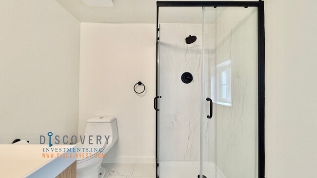 Building Photo - Elegant Modern Montclair Retreat Designed ...