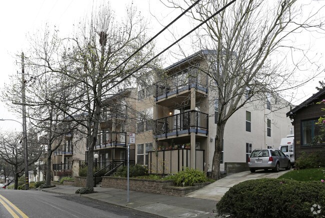 Building Photo - 525 Mandana Blvd