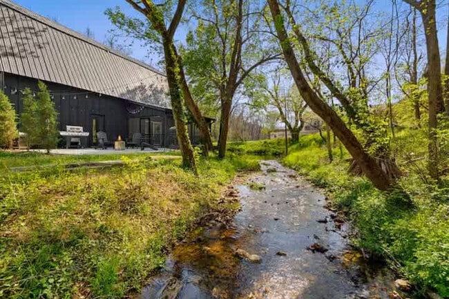 Building Photo - 8442 E McNelly Rd