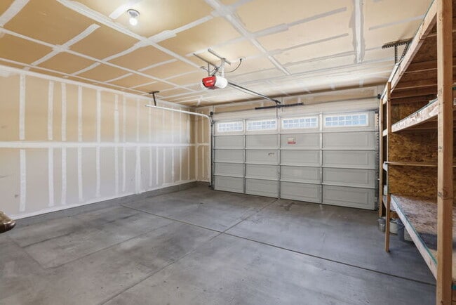 Building Photo - 981 S Deerfield Ln