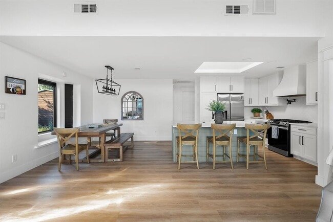 Building Photo - 18300 W Rim Dr