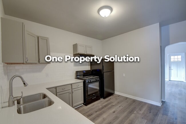 Building Photo - 437 Hovey St