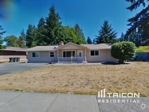 Building Photo - 2607 Madrona Dr SE