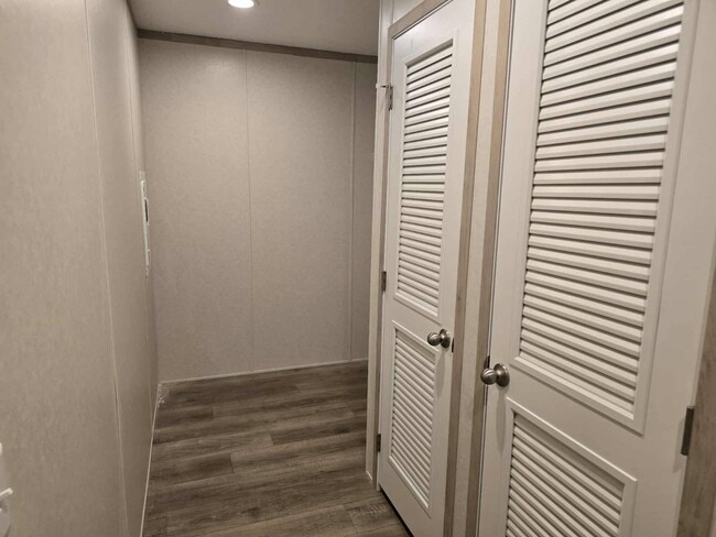 Building Photo - 415 NW Poplar Ave