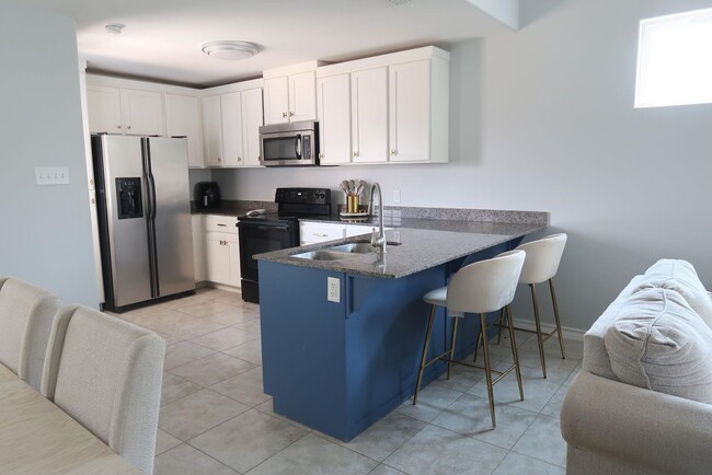 Building Photo - 515 Graneros Ave