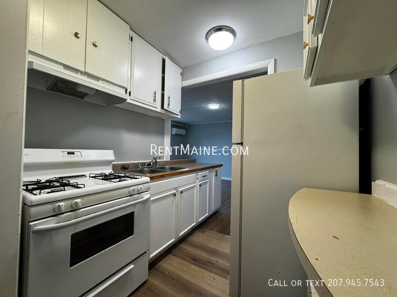 Building Photo - 513 Main St