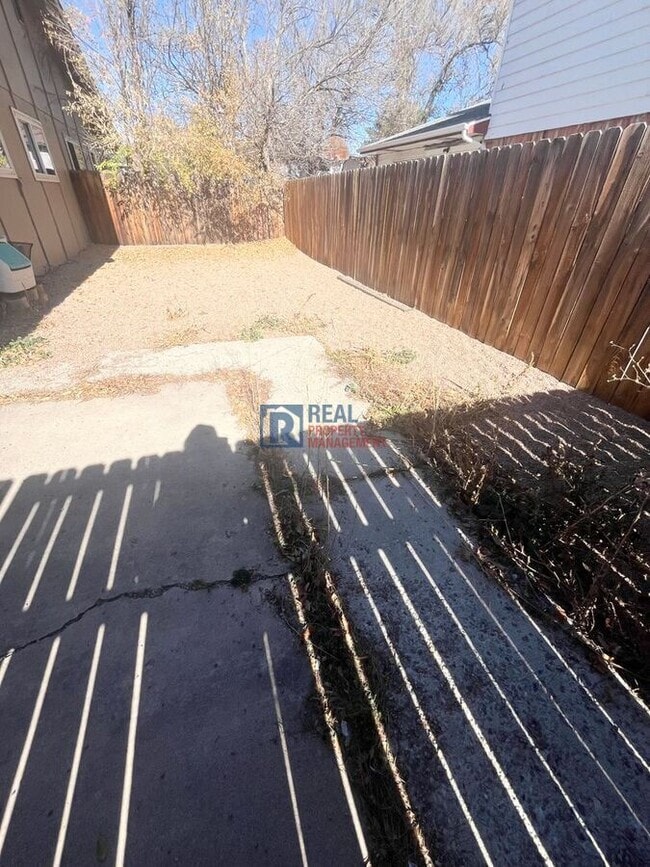 Building Photo - 1319 Potter Dr