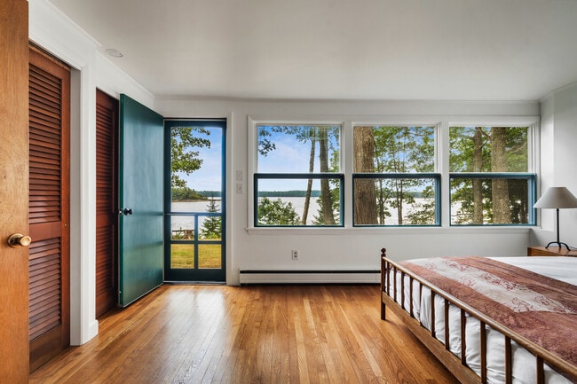 Building Photo - 735 Mere Point Rd