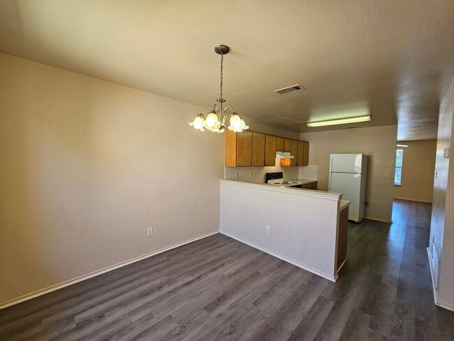 Building Photo - 3407 Toledo Dr