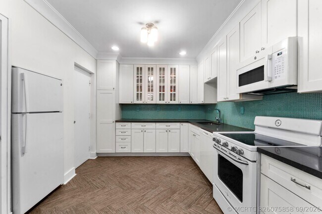 Building Photo - 2275 S Ocean Blvd