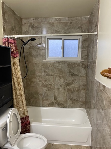 Building Photo - 8075 Oak St