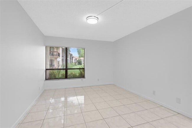 Building Photo - 2355 SW 15th St