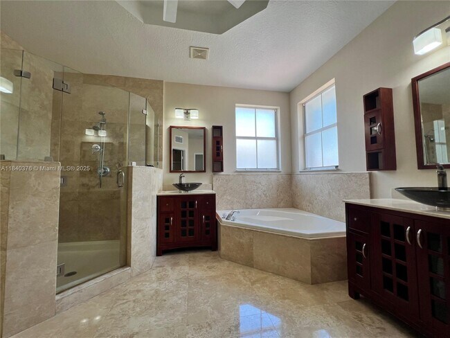 Building Photo - 8034 NW 111th Ct