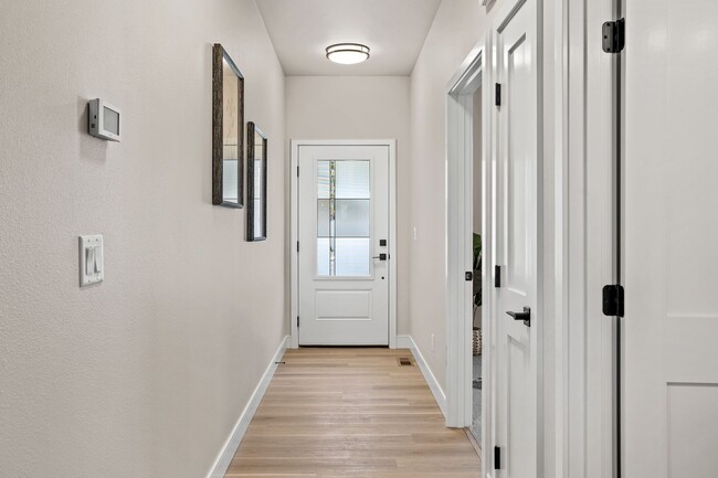 Building Photo - West Valley Luxury Townhome