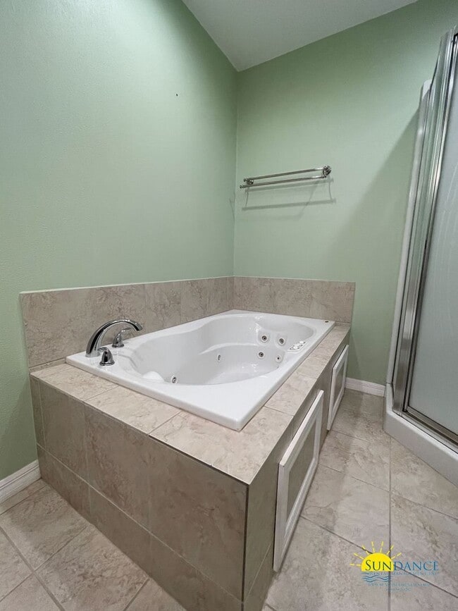 Building Photo - Stunning Waterfront Condo in Garnier's Cay Phase II, Shalimar!