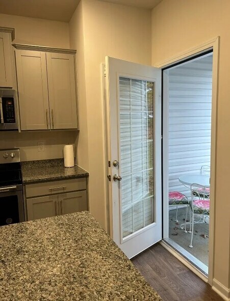 Building Photo - Room in Townhome on Murray Br Dr