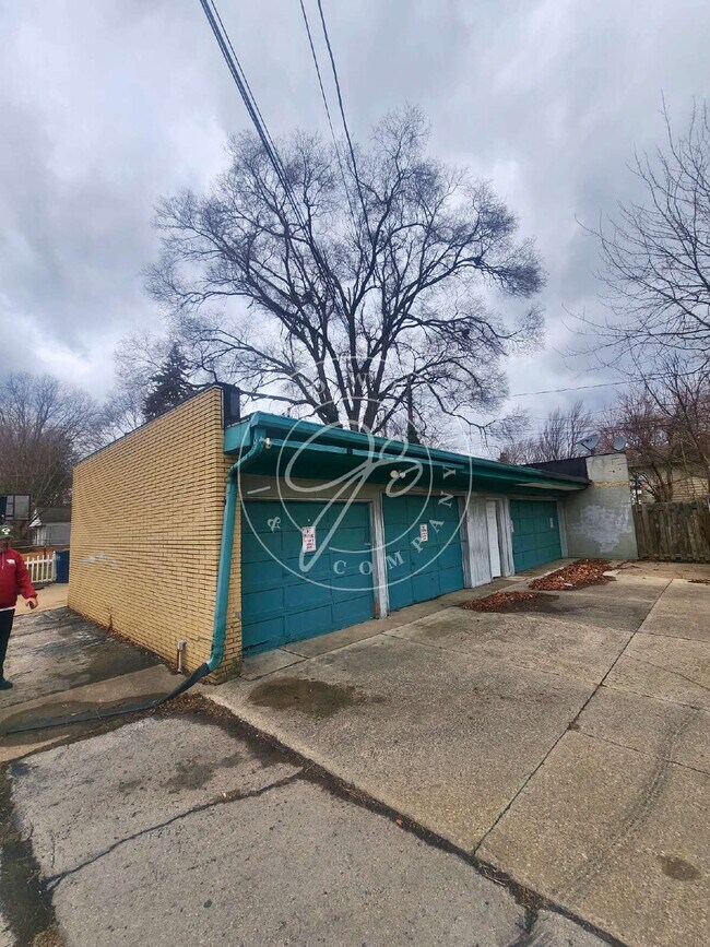 Building Photo - up to 1 month free!Charming 1-Bed with Spacious 1050 Sq Ft Layout in Toledo's Heart!